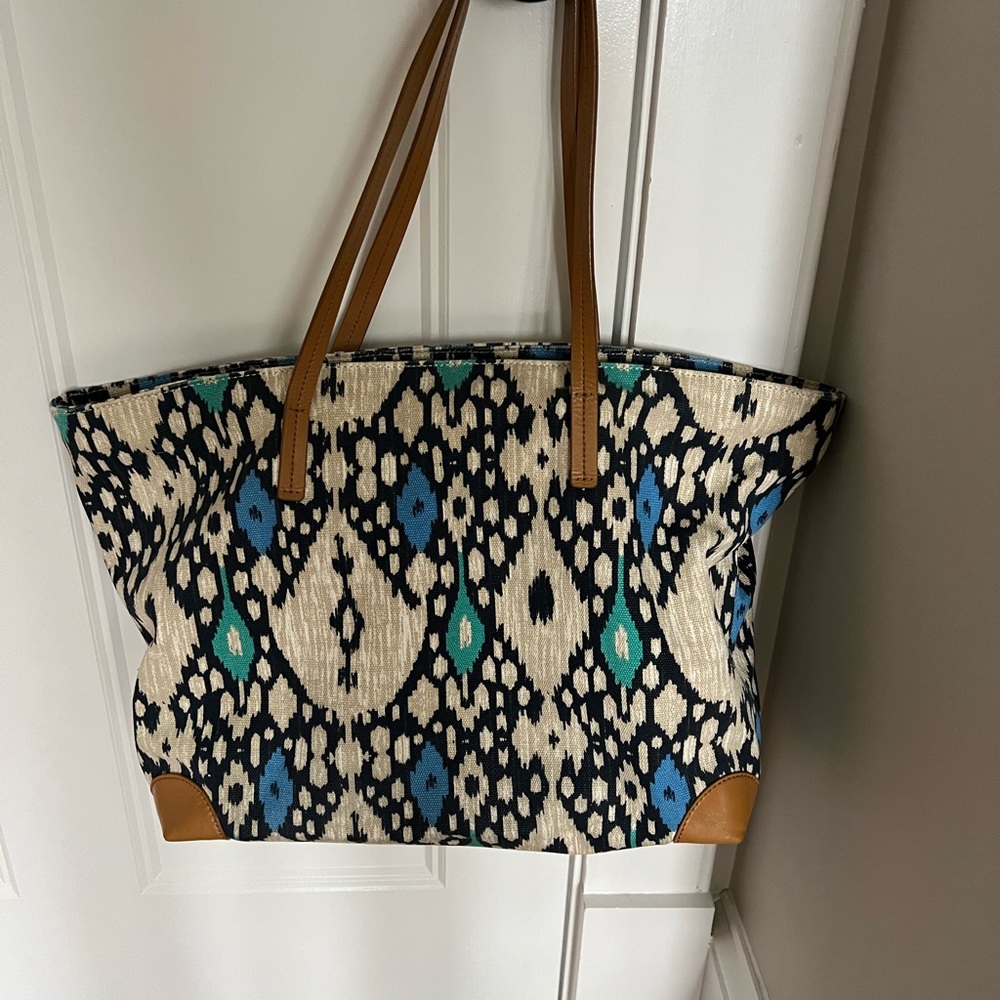 Banana Republic tote bag, like new condition.